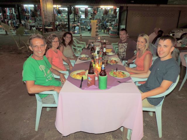 Gemeinsames Abendessen mit Verena, Wolfi, Seline und Sandro.